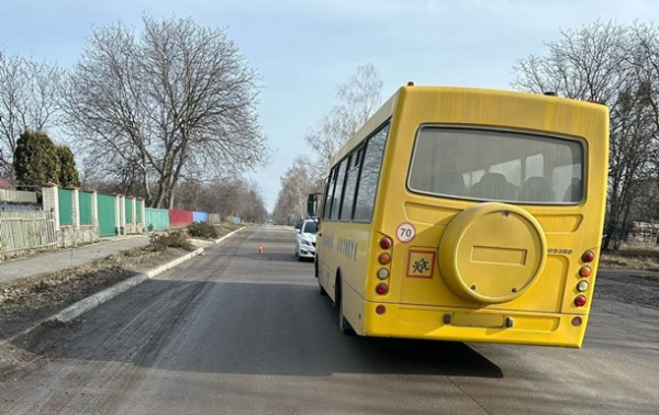 На Вінниччині 10-річний хлопчик потрапив під колеса шкільного автобуса